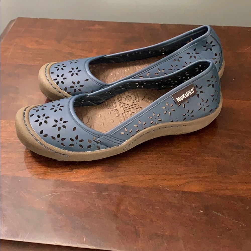 MukLuks Sandy Flats; navy blue; size 9 - Picture 3 of 5